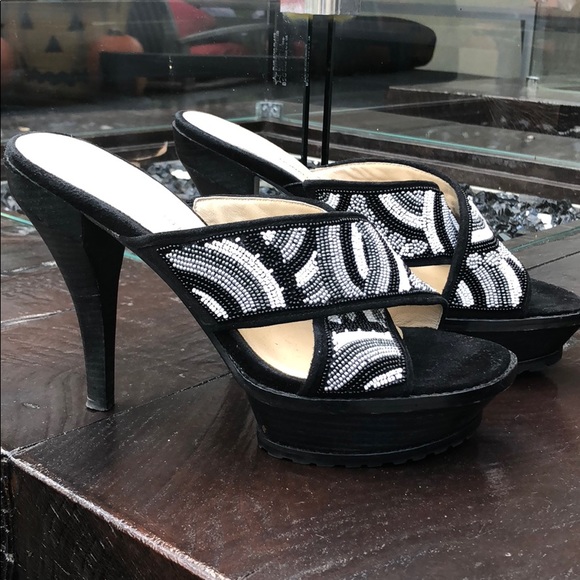 Donald J. Pliner Shoes - 💚Donald J. Pliner Lisa Platforms. US8.5💚